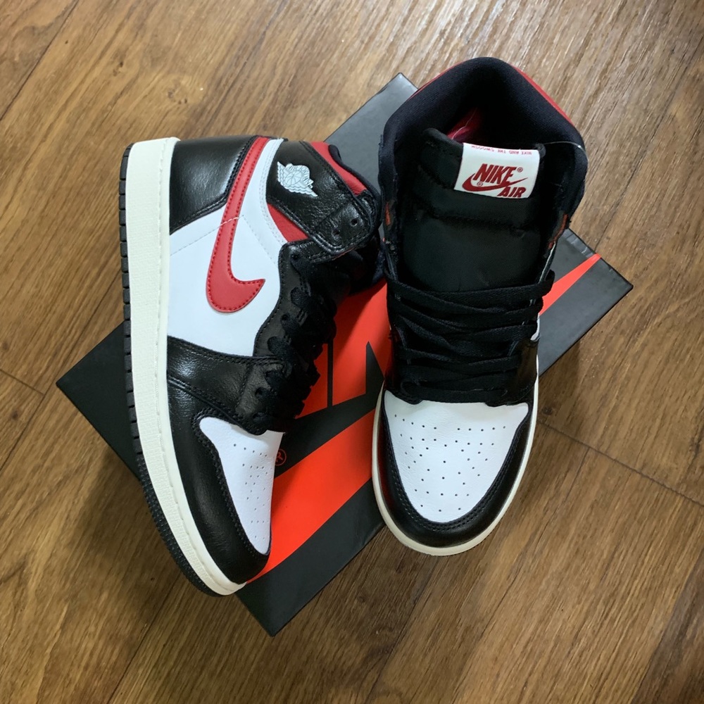 SOLD‼️‼️‼️ 🔴NIB Air Jordan 1 Black Gym Red - Picture 2 of 2
